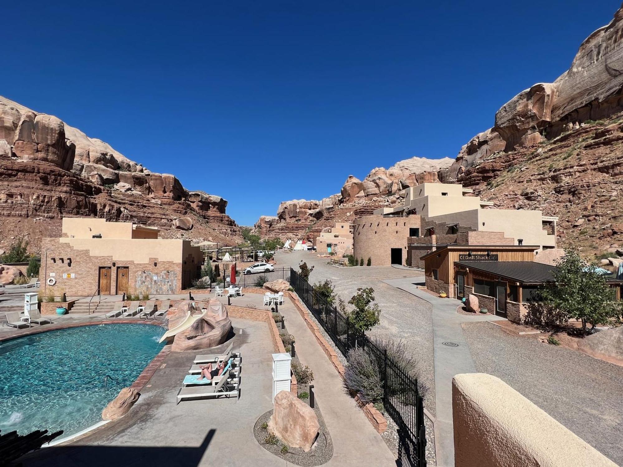 Bluff Dwellings Resort Bagian luar foto