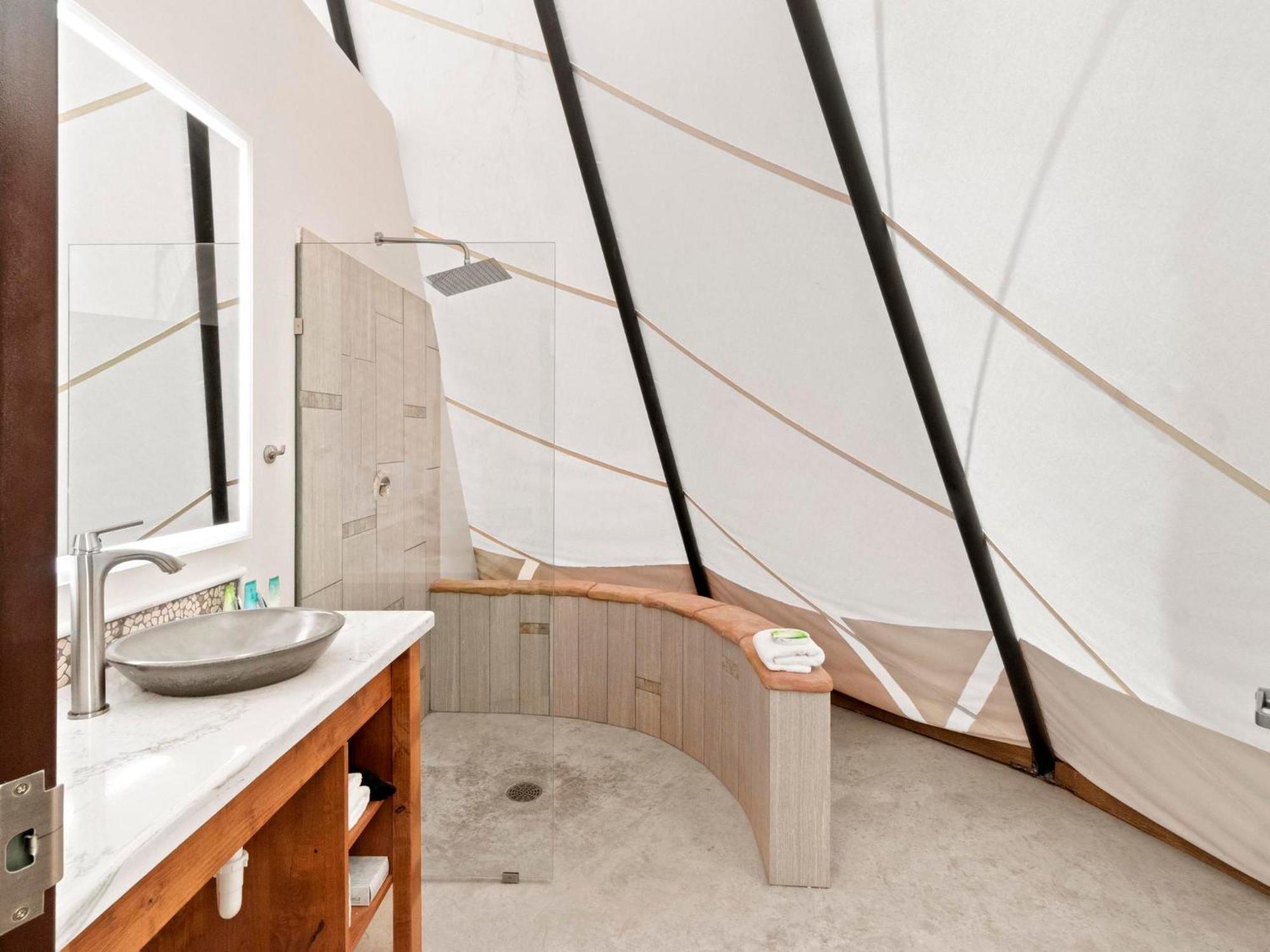 Bluff Dwellings Resort Bagian luar foto